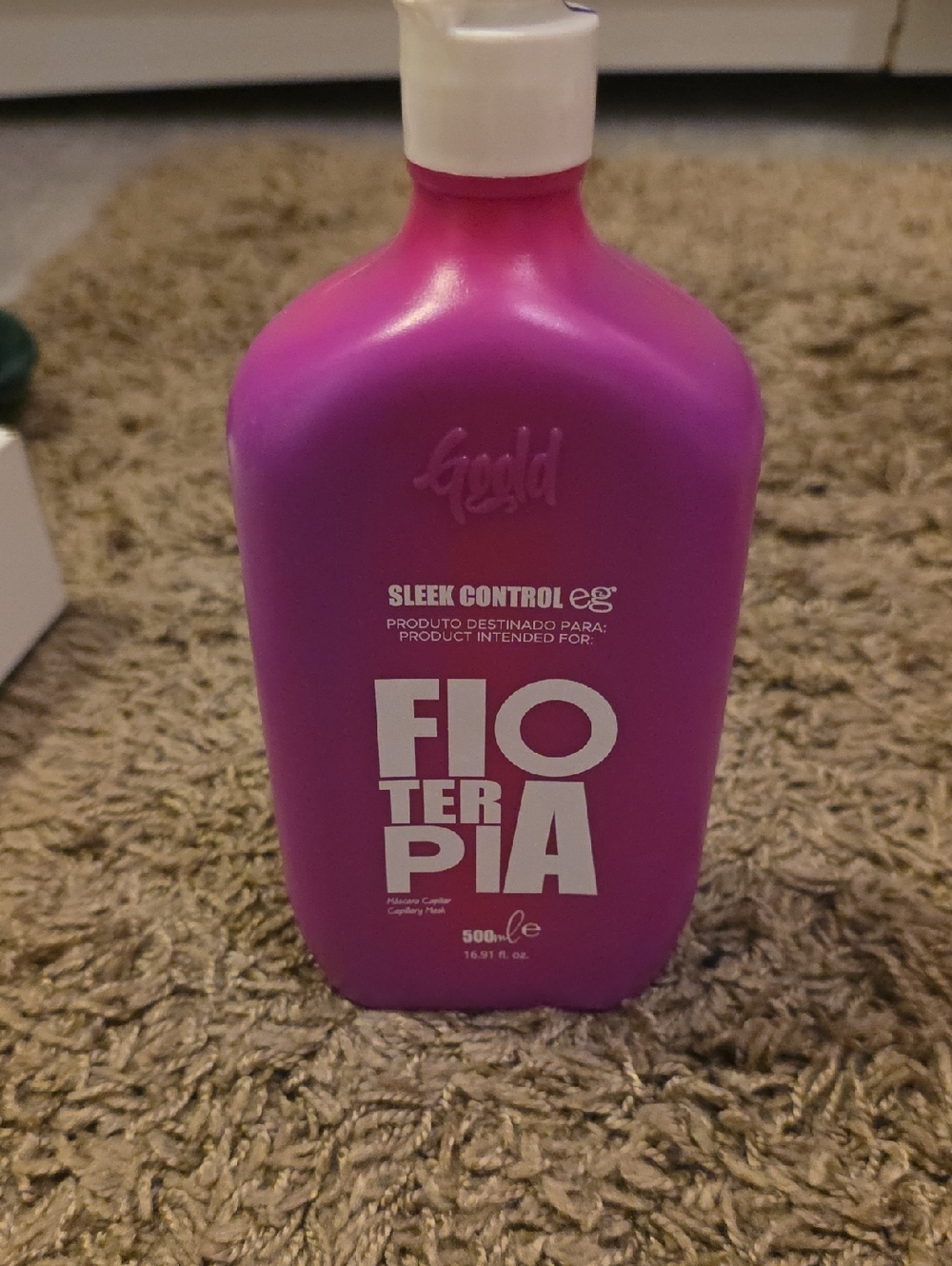 Fio Terapia Sleek Control Hair Treatment - Bright Pink Bottle